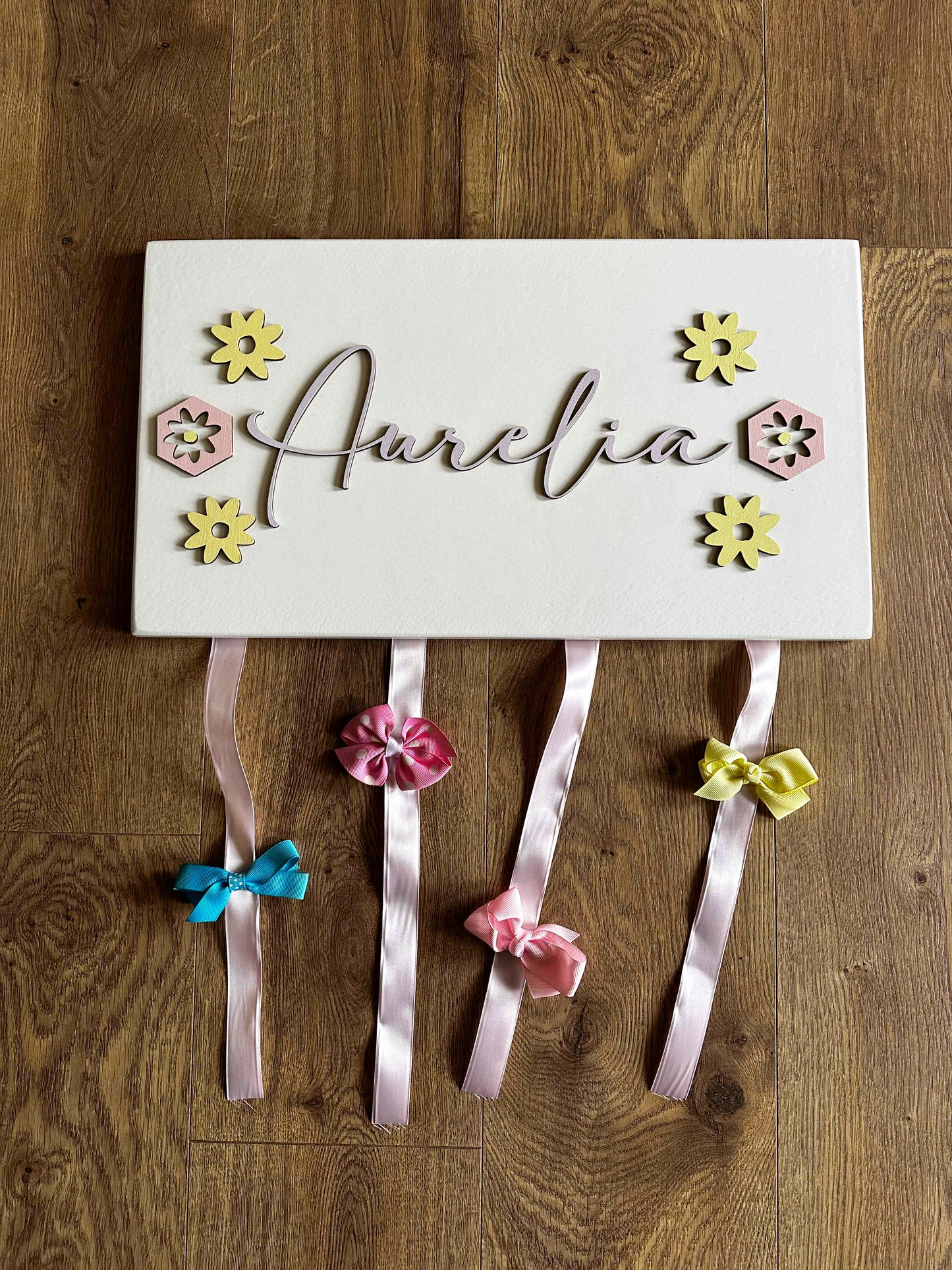 Engraved Pastel Bow Holder, "Aurelia"