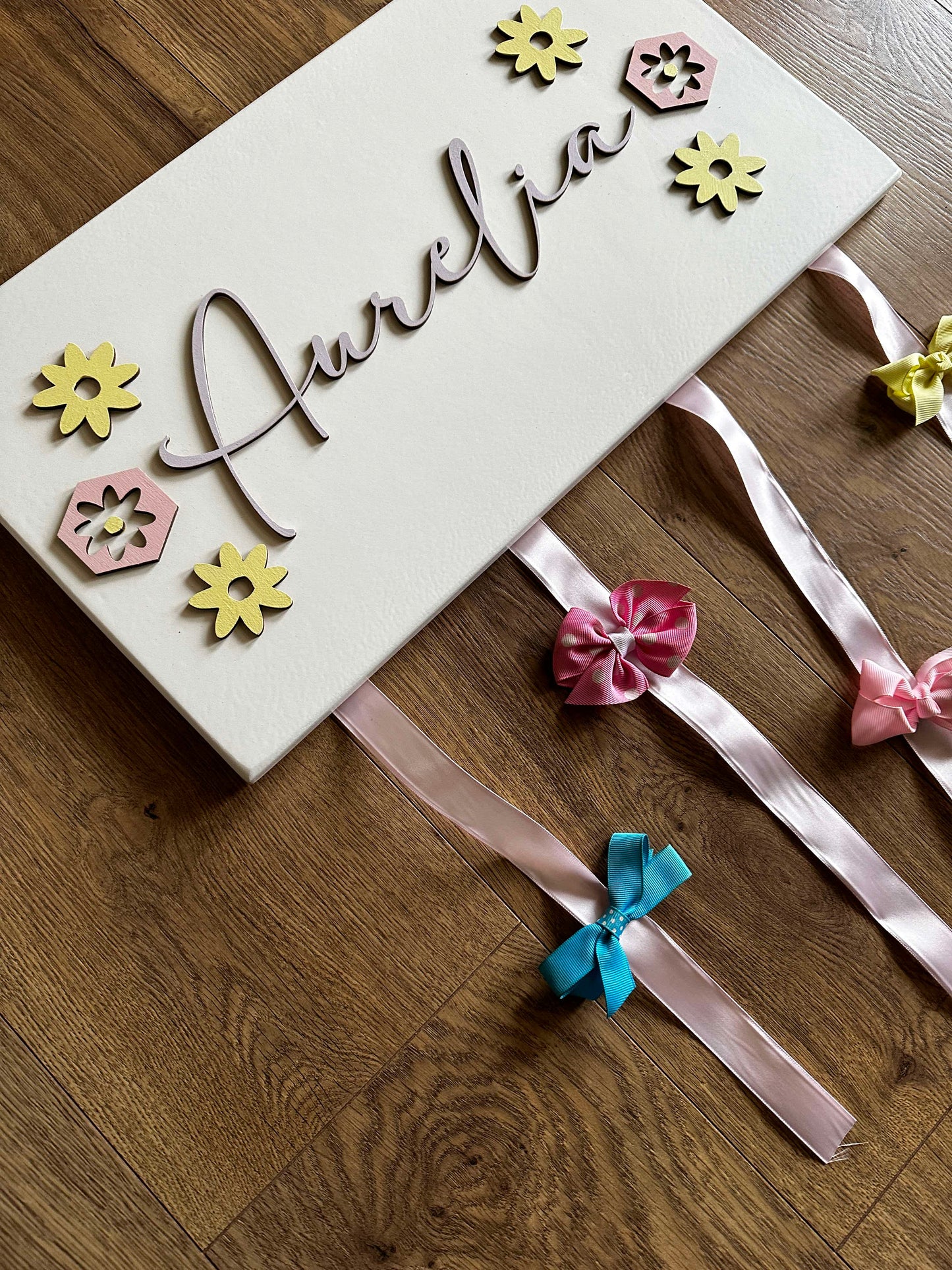 Engraved Pastel Bow Holder, "Aurelia"