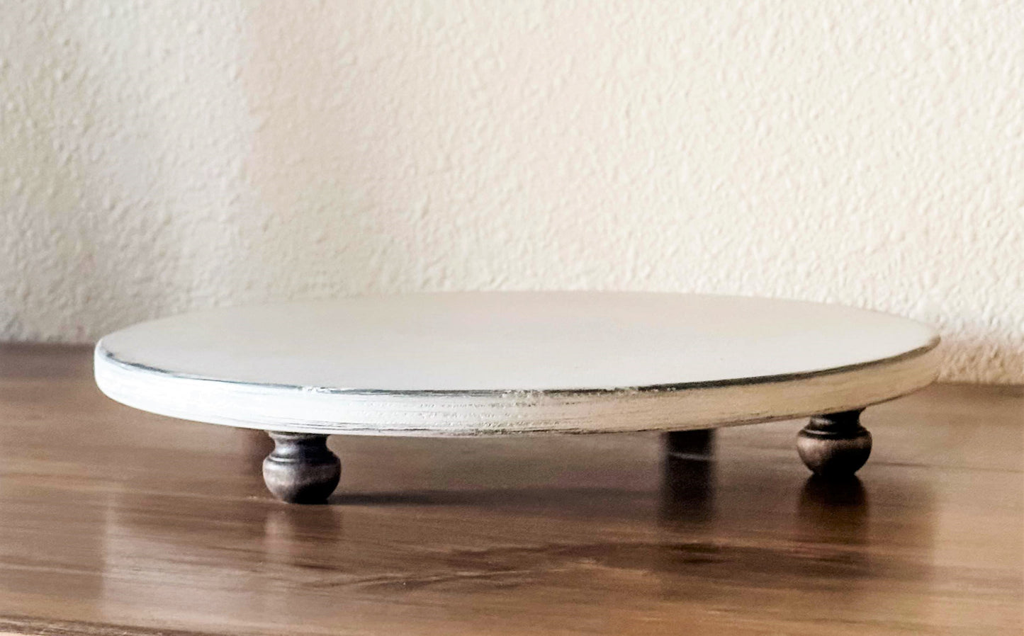 Round Riser in Distressed Ivory