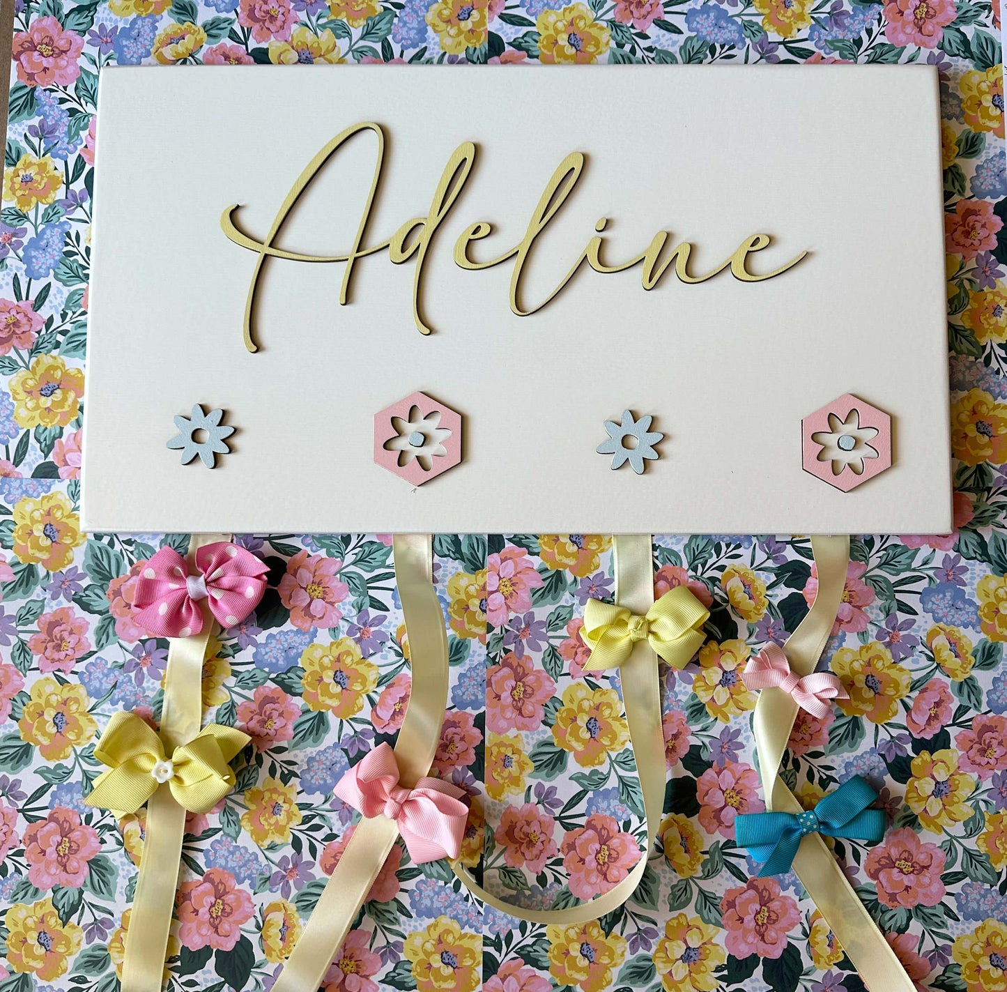 Engraved Pastel Bow Holder, "Aurelia"