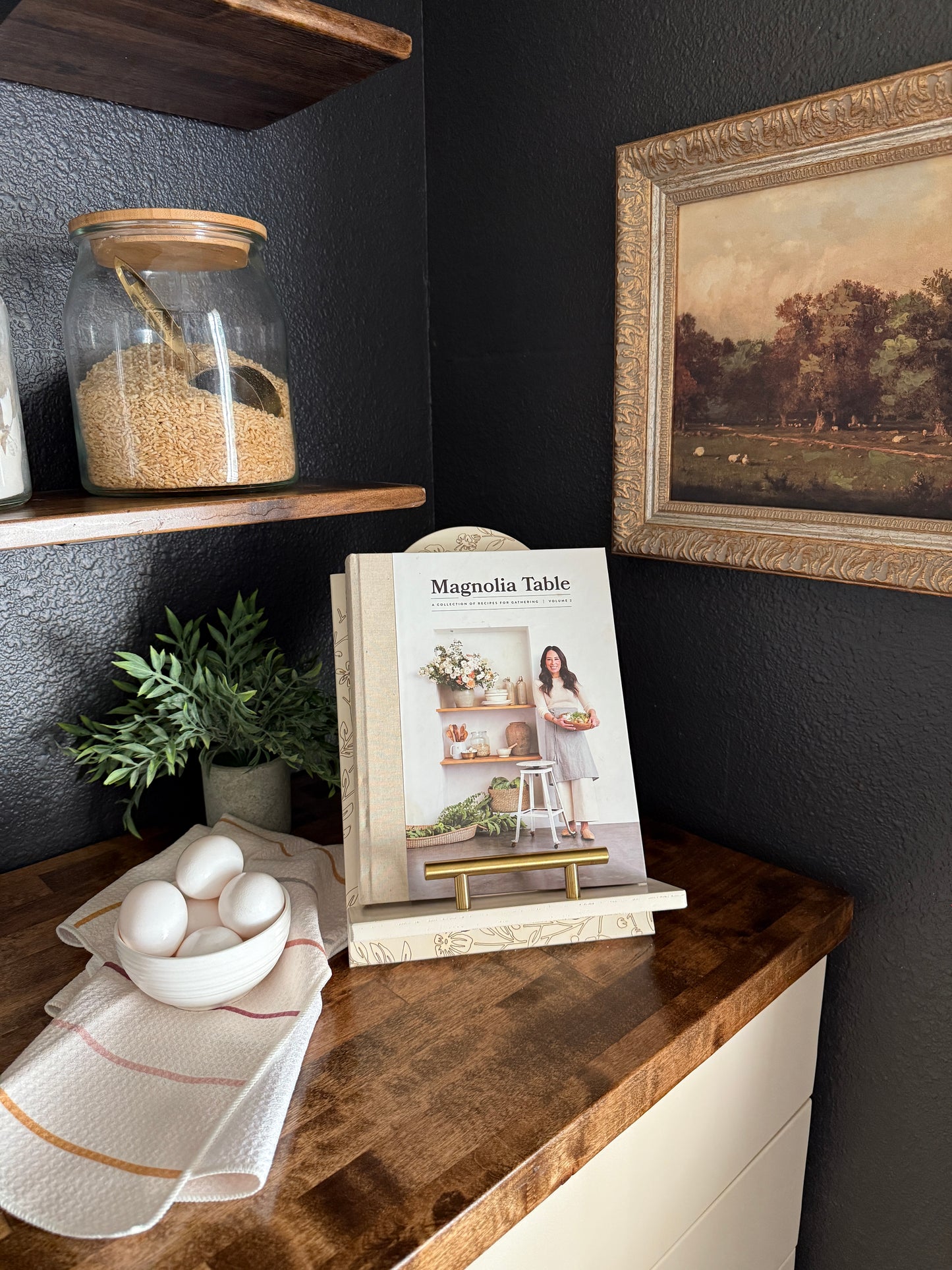 Engraved Floral Pattern Cookbook Holder, Ivory Painted