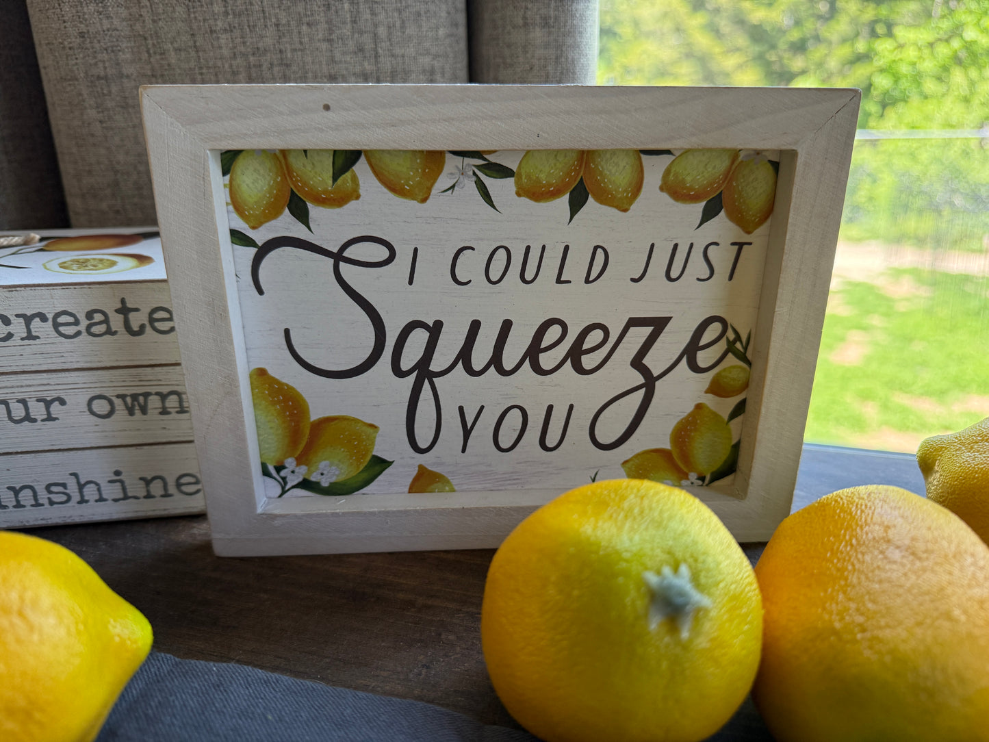 6 piece lemon decor set