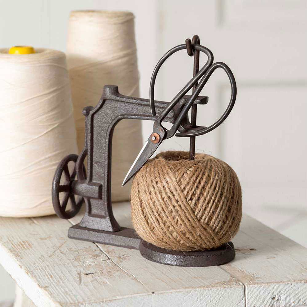 Spool twine holder with scissors