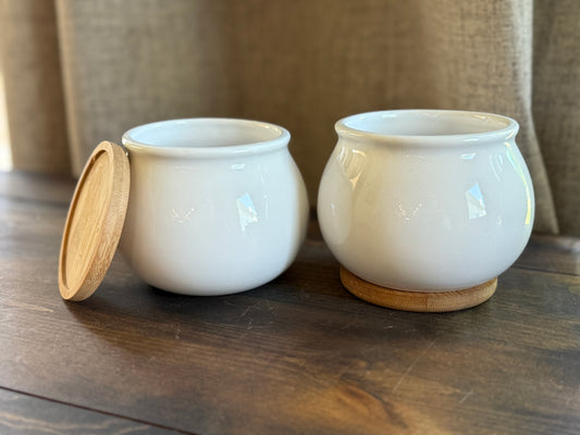 White planter with bamboo stand - set