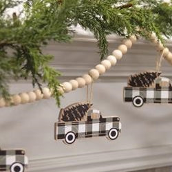 Black Farmhouse Plaid Truck Garland