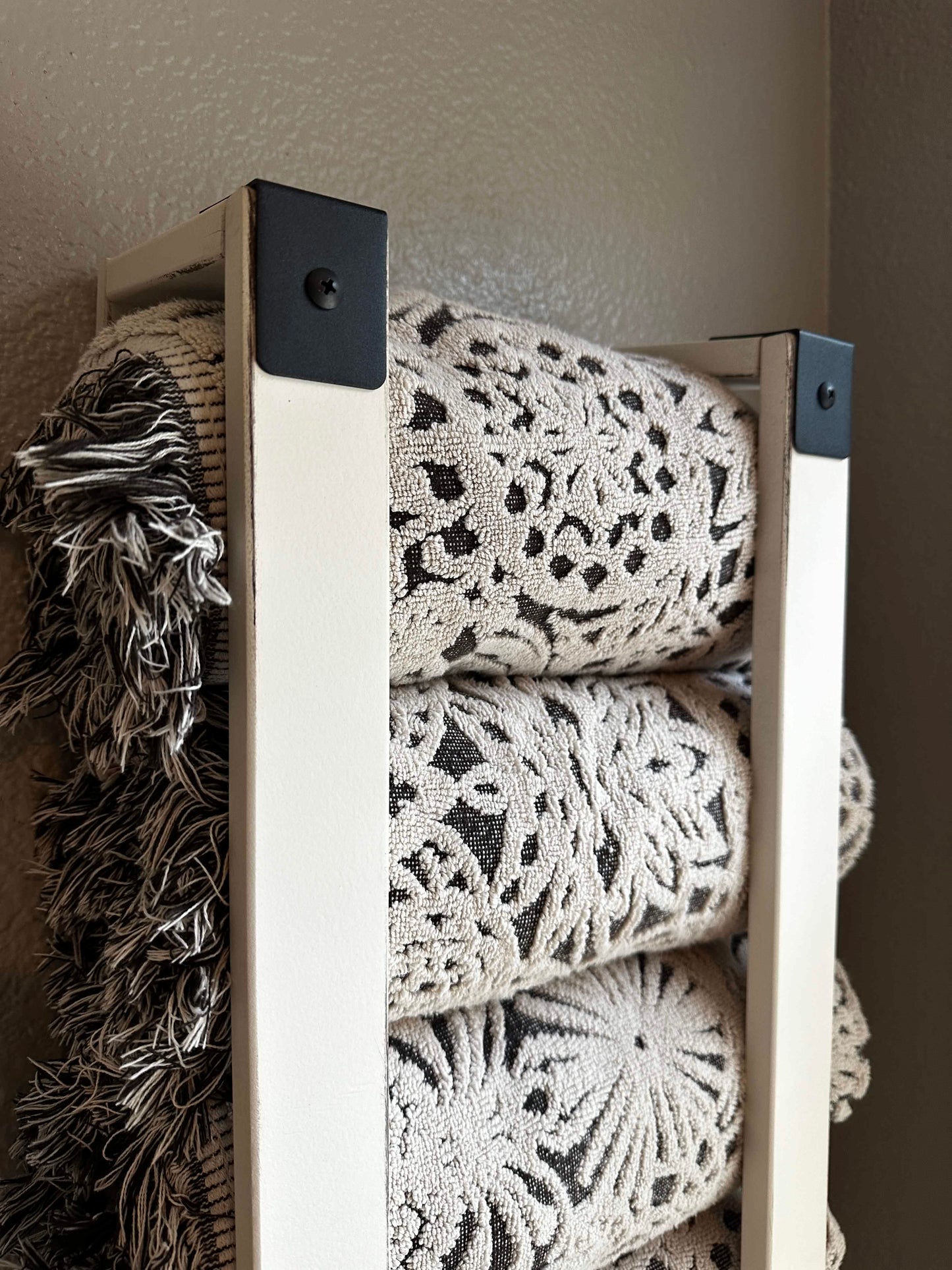 Towel Rack, Blanket Rack, Wall Hanging Soft Ivory Distressed