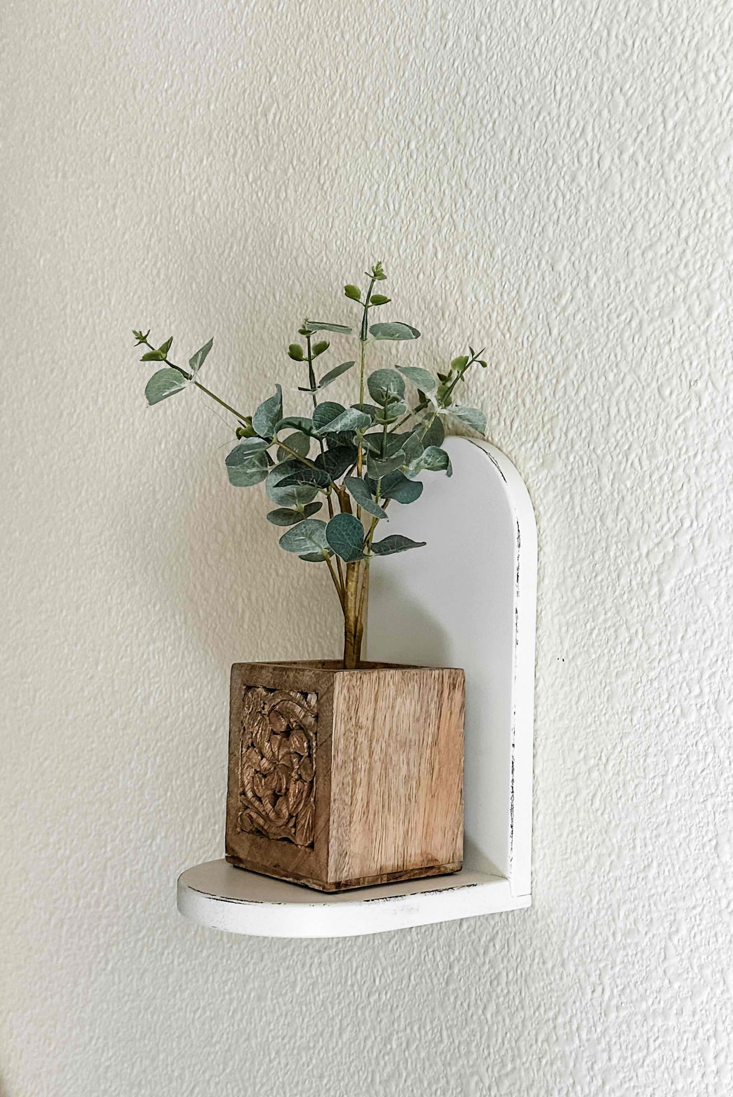Minimalist simple shelf - plant holder