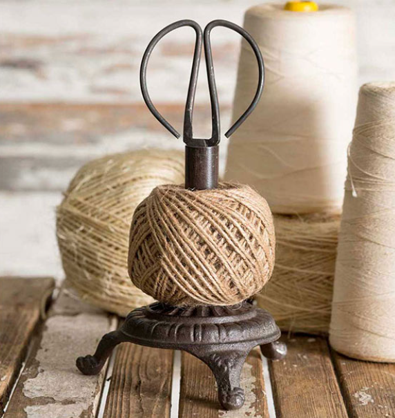 Spool twine holder with scissors