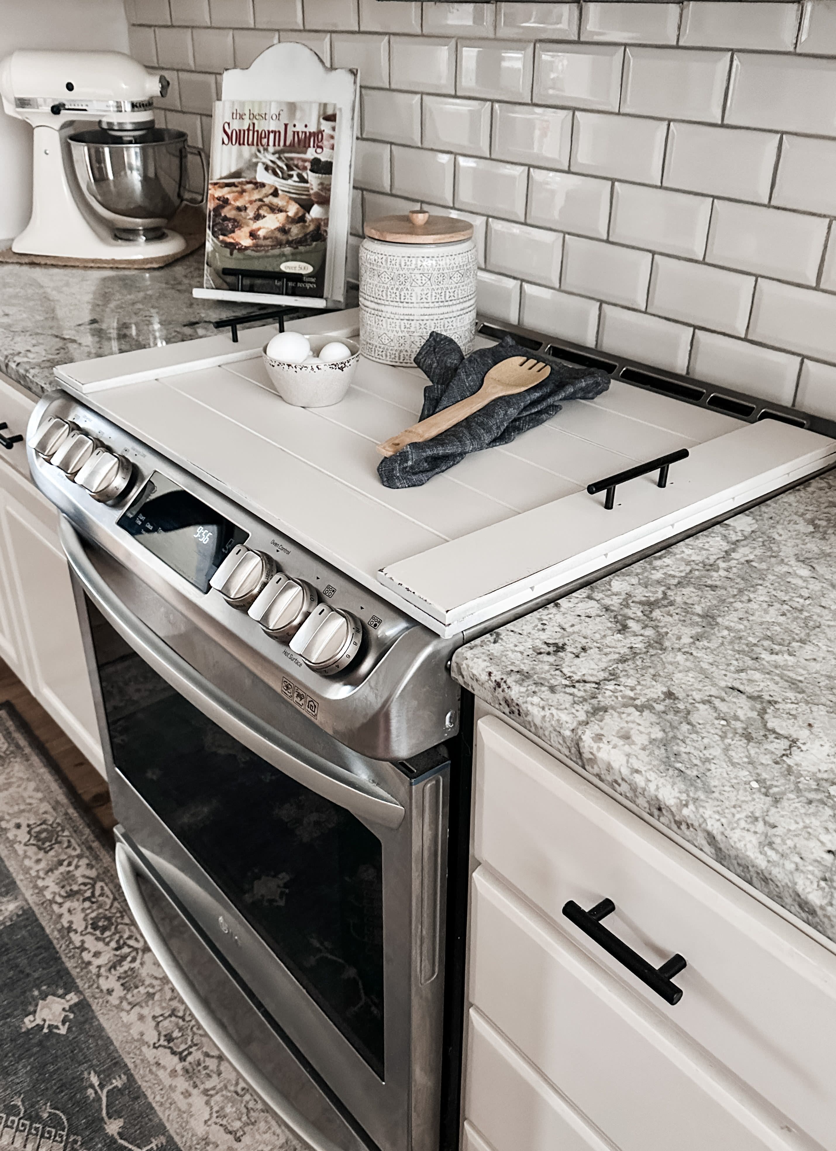 洋書 Antique Linens: From the Kitchen to the In The Vintage Kitchen