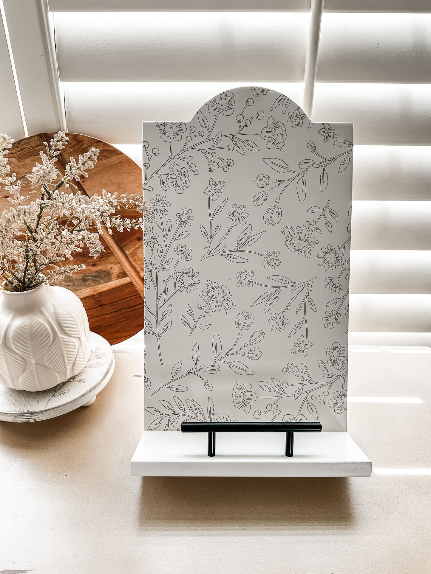 Cottage Style Cookbook Stand in Ivory All Over Floral
